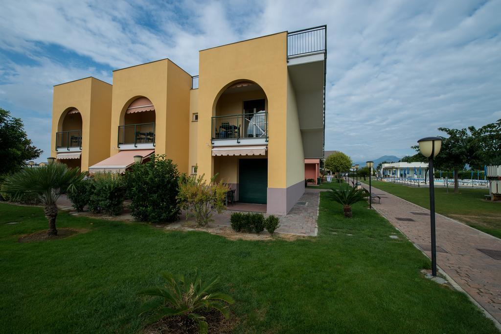 Residence Borgomare Албенга Екстериор снимка