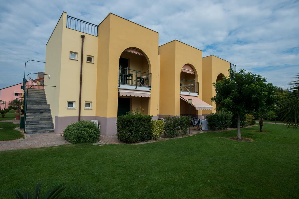 Residence Borgomare Албенга Екстериор снимка