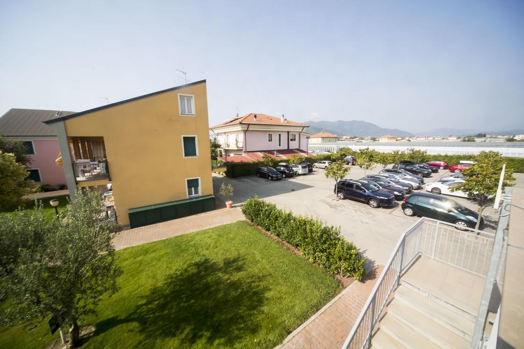 Residence Borgomare Албенга Екстериор снимка