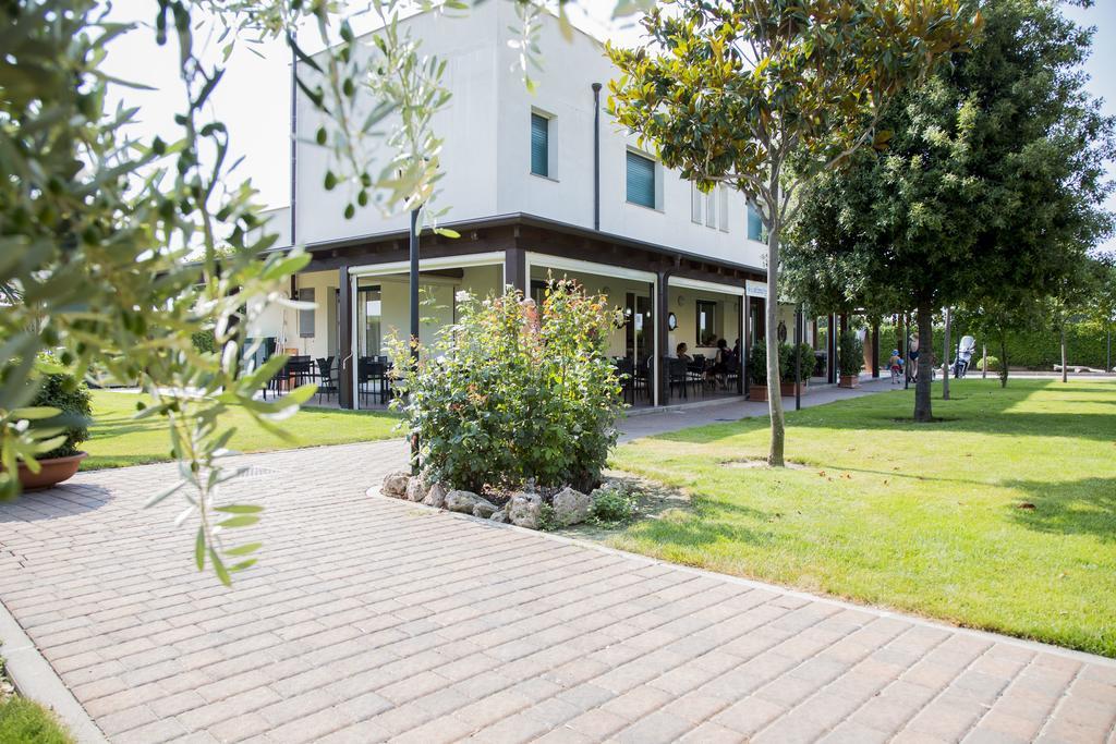 Residence Borgomare Албенга Екстериор снимка