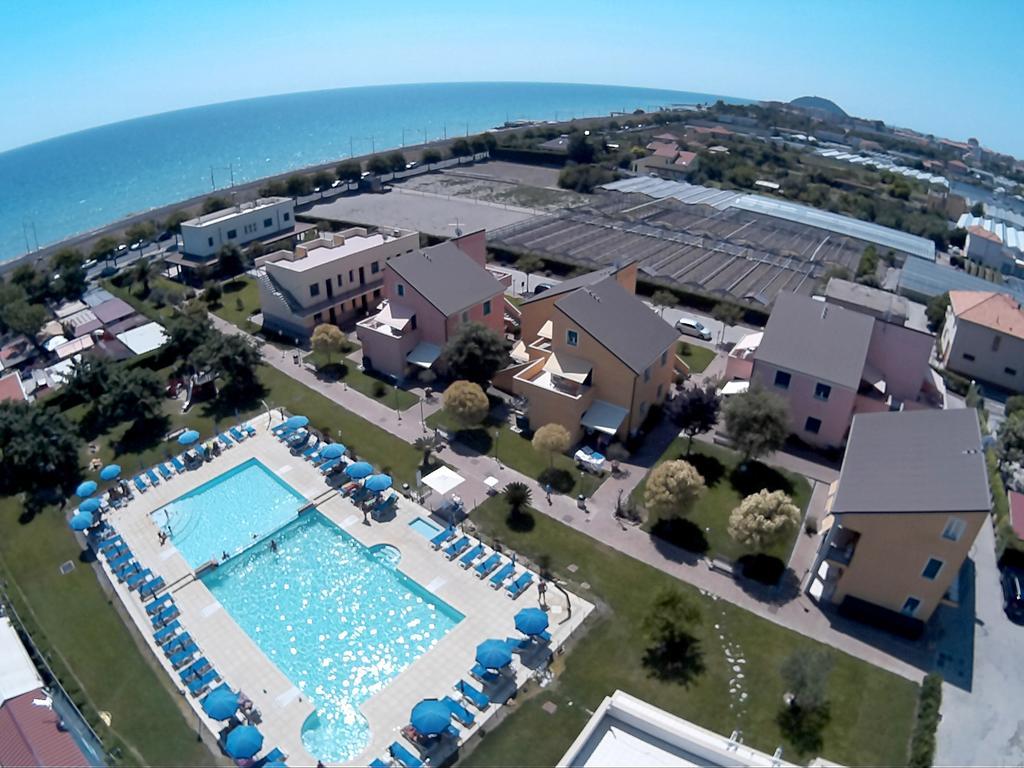 Residence Borgomare Албенга Екстериор снимка