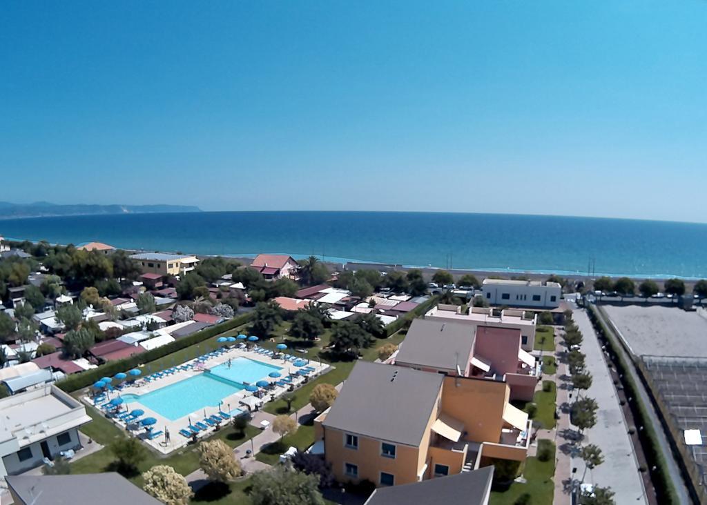 Residence Borgomare Албенга Екстериор снимка