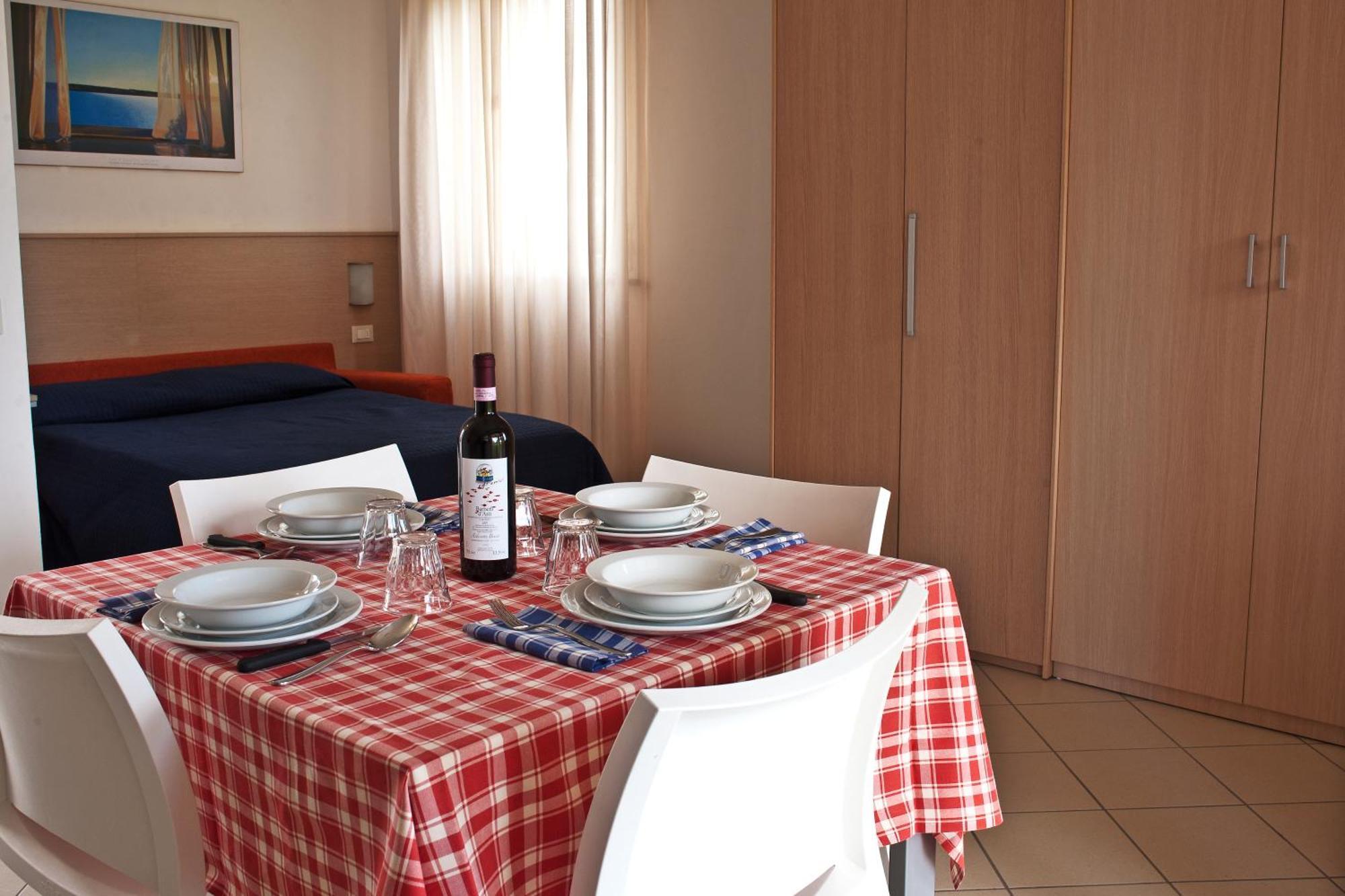 Residence Borgomare Албенга Екстериор снимка