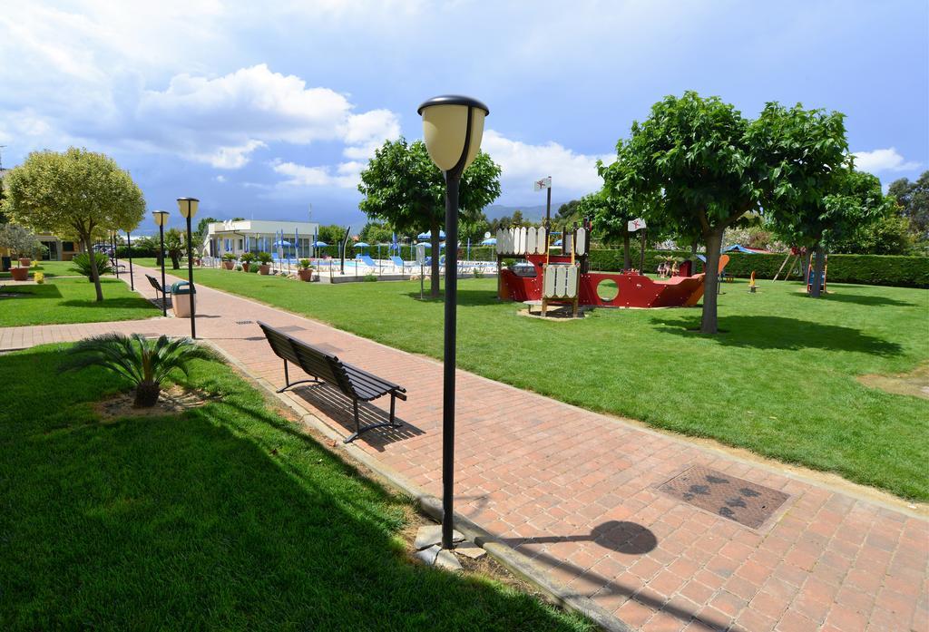 Residence Borgomare Албенга Екстериор снимка