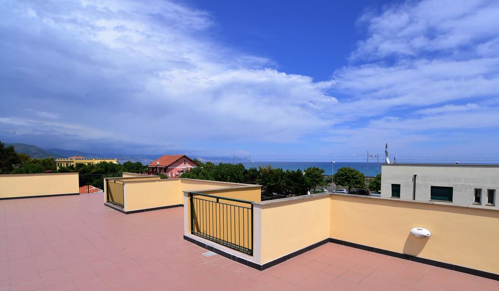 Residence Borgomare Албенга Екстериор снимка