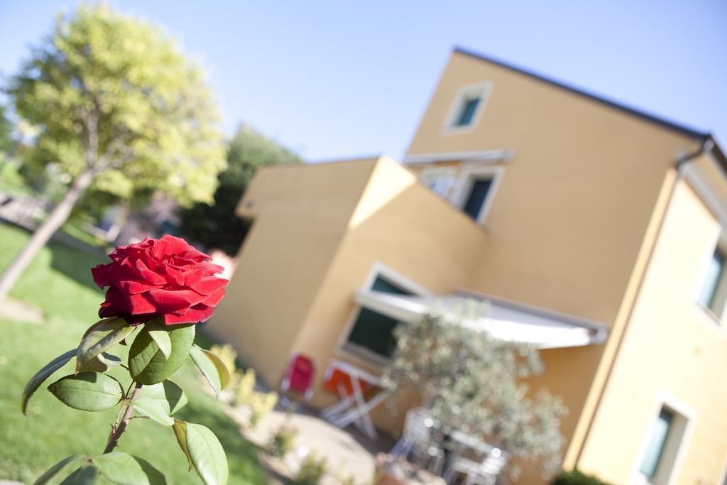 Residence Borgomare Албенга Екстериор снимка