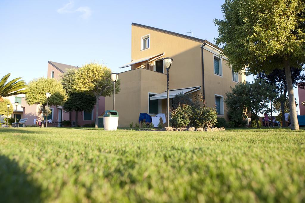 Residence Borgomare Албенга Екстериор снимка