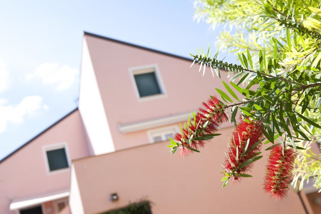 Residence Borgomare Албенга Екстериор снимка