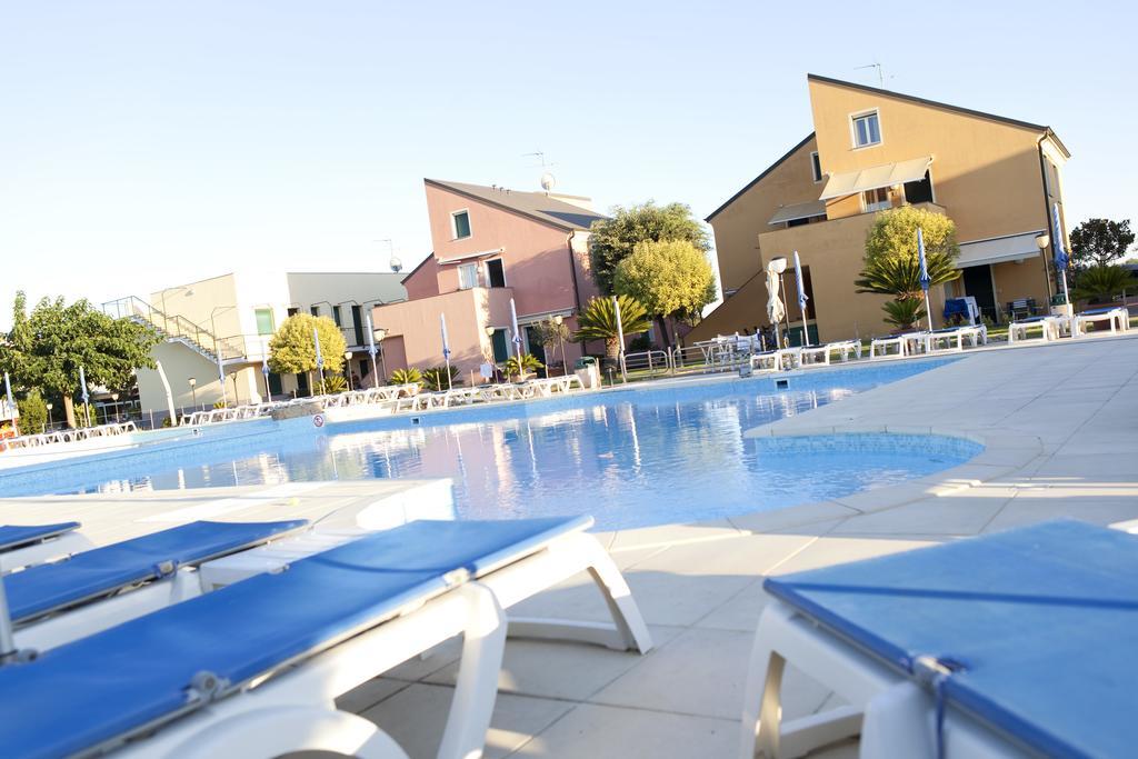 Residence Borgomare Албенга Екстериор снимка